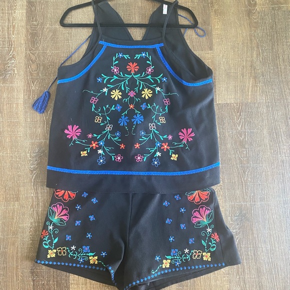 Xhilaration Other - Woman’s 2 piece floral set